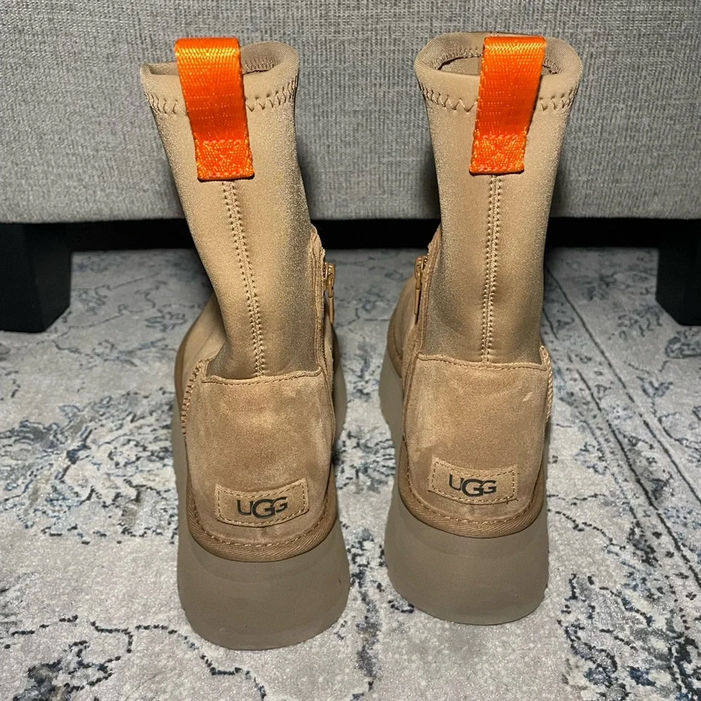 UGG Classic Dipper Boot in Chestnut